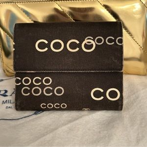 🤩EUC Distressed Denim COCO Chanel Wallet
